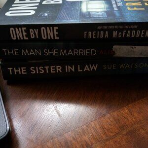 Freida Mcfadden paperback